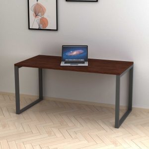 A retro desk refers to a desk that has a design, style, or aesthetic from a previous era, usually from the mid-20th century.