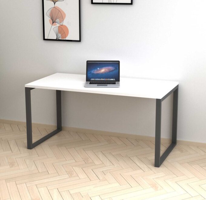 A retro desk refers to a desk that has a design, style, or aesthetic from a previous era, usually from the mid-20th century.